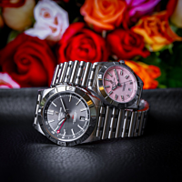 Zwitserse Breitling-horloges met stalen band en zwarte en roze wijzerplaat