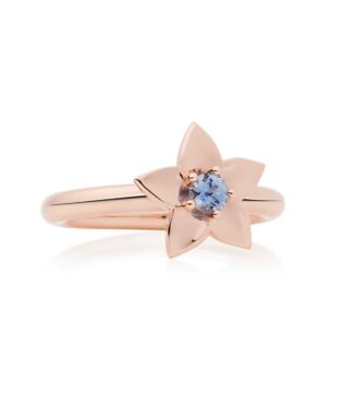 Poppy Ring Roségoud met Ceylon Saffier Poppy Ring Roségoud met Ceylon Saffier